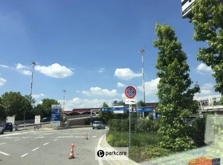 Parcheggio P1 Aeroporto Bologna foto 1